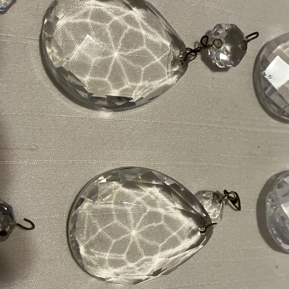 Set of 12. Vintage glass crystals 1.5” with hangers from older chandelier no - Picture 5 of 9